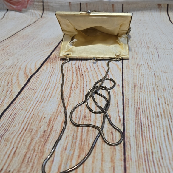 Vintage Beaded Gold Shell Clutch - Picture 5 of 8